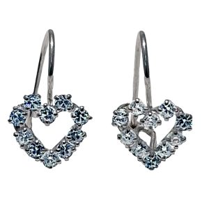 Aretes de corazon con circonias en la orilla plata