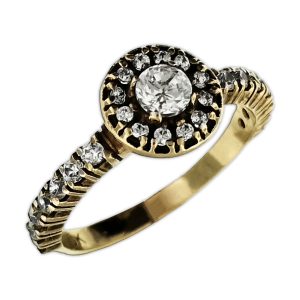 Anillo de compromiso con circonia al centro y halo de circonias oro 10k