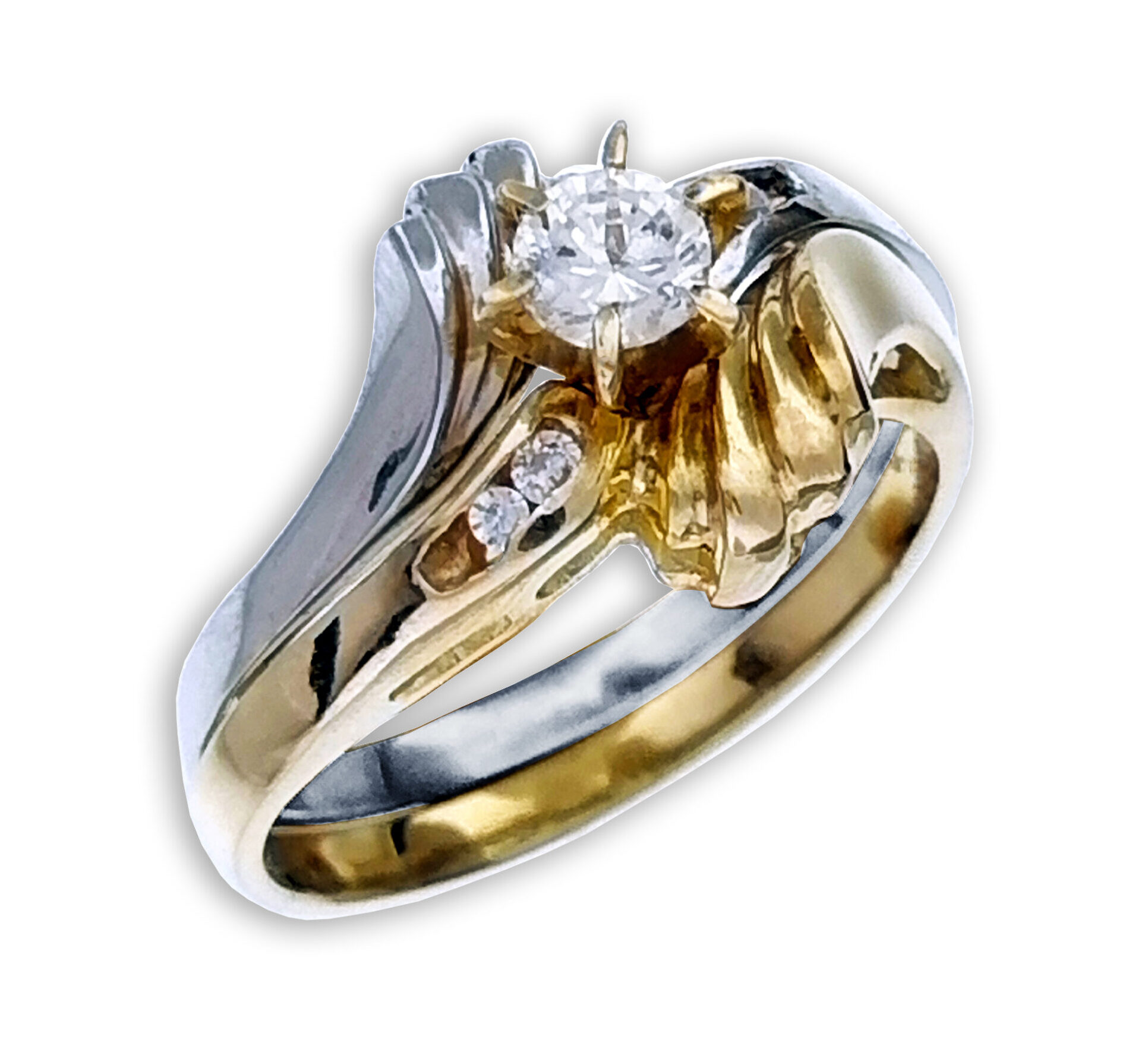 Anillo jacket de compromiso con laterales encontrados y circonias oro 10k