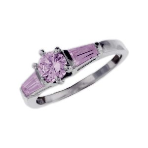 Anillo de compromiso con circonias y 2 circonias Baguette