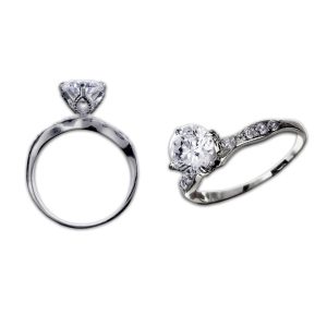 Anillo de compromiso simulacion de piedras con circonias