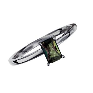 Anillo con circonia rectangular plata