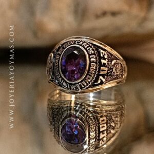 Anillo Graduación Clasico Pequeño con circonia ovalada plata