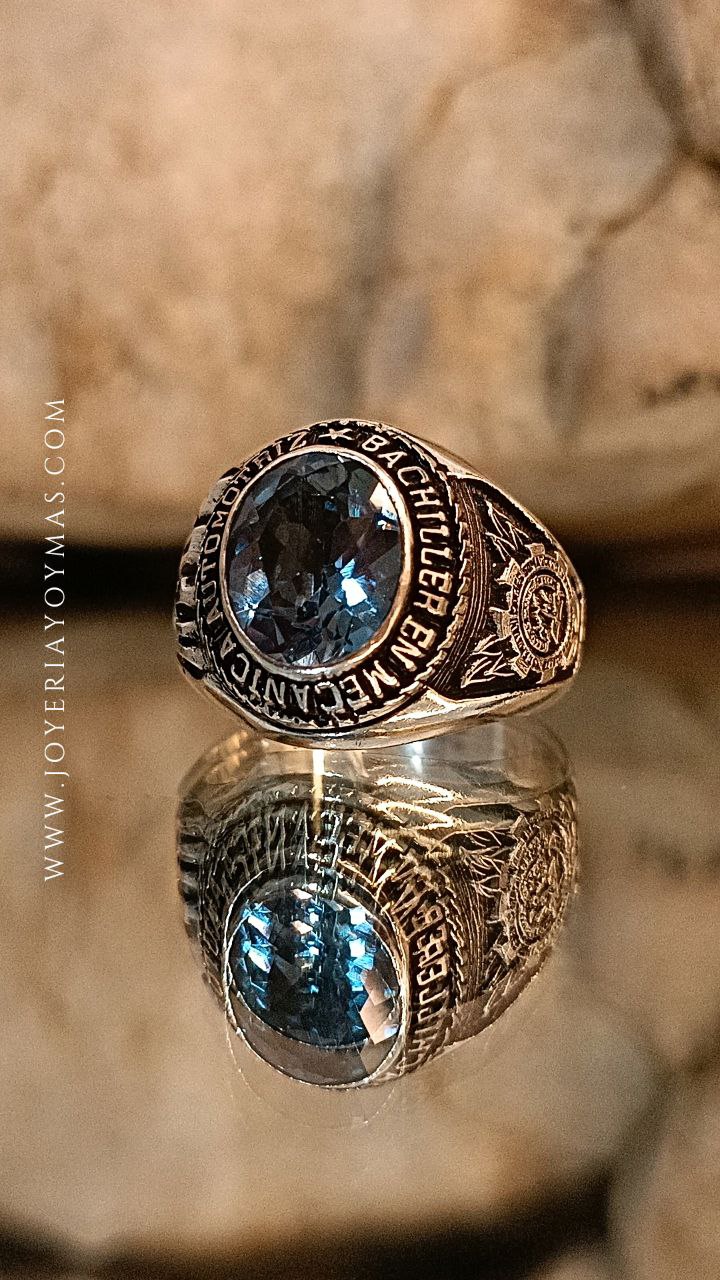 Anillo Graduación Winner Grande con circonia ovalada plata