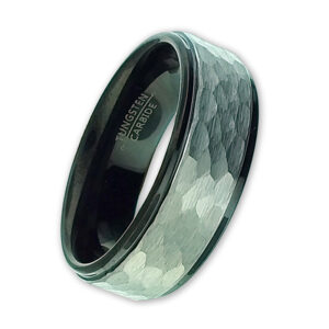 Argolla centro mate martillado y orilla negra Tungs. 8mm