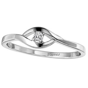 Anillo en forma de ojo con circonias al centro plata