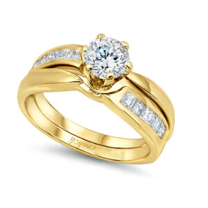 Anillo jacket con circonia central y circonias laterales Oro 10K