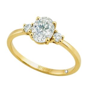 Anillo de compromiso con circonia ovalada central y 2 circonias a cada lado oro 10K