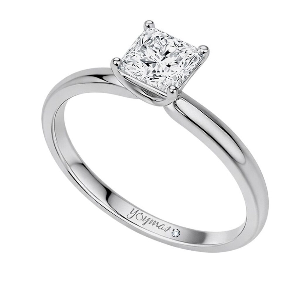 Anillo de compromiso con circonia cuadrada plata