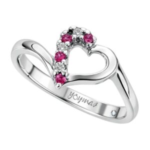 Anillo de promesa con forma de corazón con mitad de circonias en plata