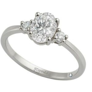 Anillo de compromiso con circonia ovalada central y 2 circonias a cada lado plata