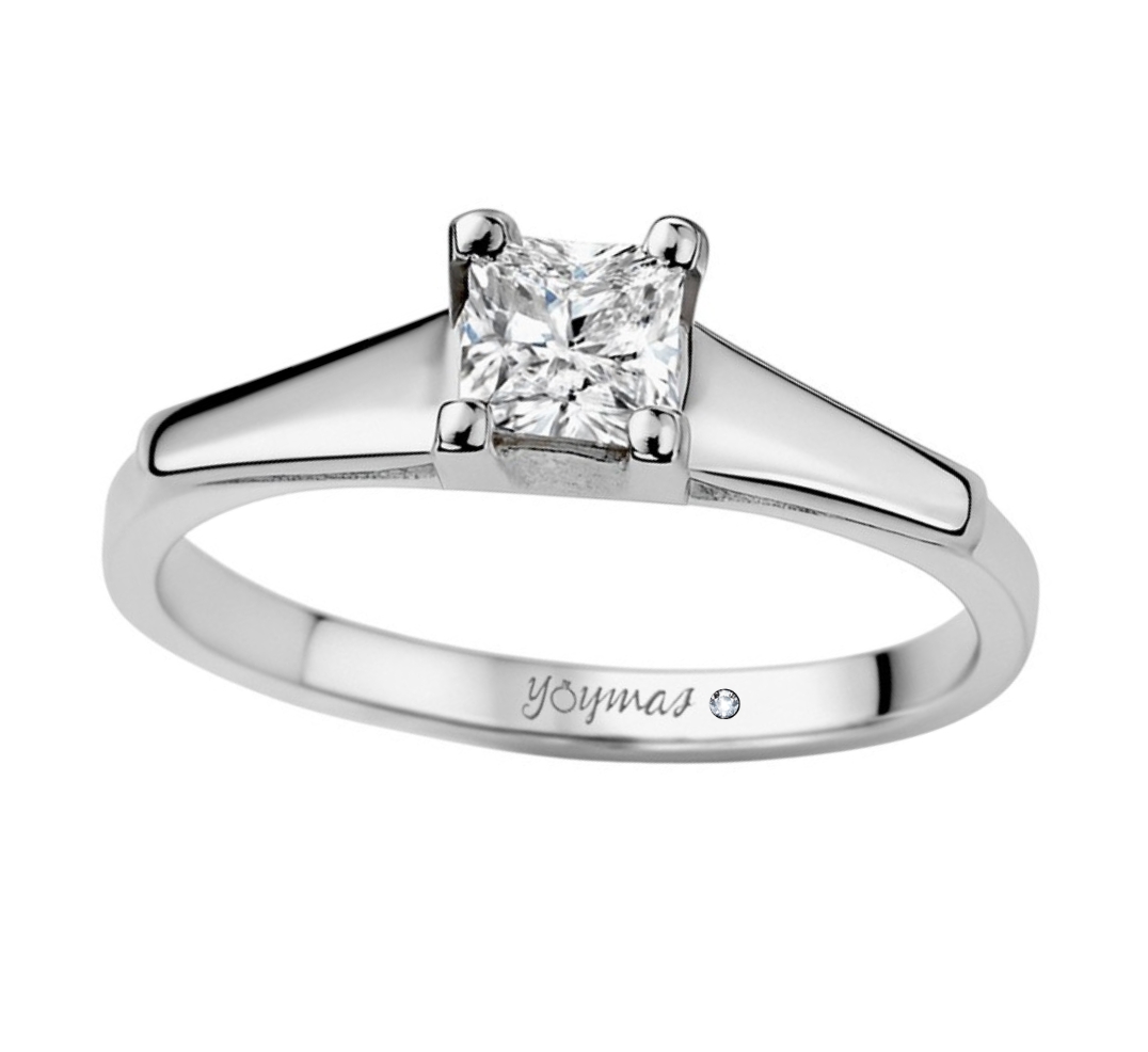 Anillo de compromiso con circonia cuadrada central plata