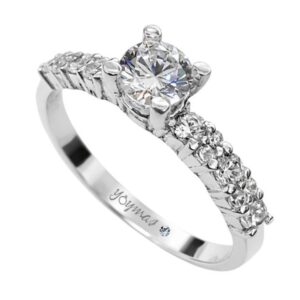 Anillo de compromiso con circonia central y circonias a los laterales en varios tamaños plata