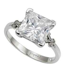 Anillo casual con circonia cuadrada y laterales diseño "V"  plata