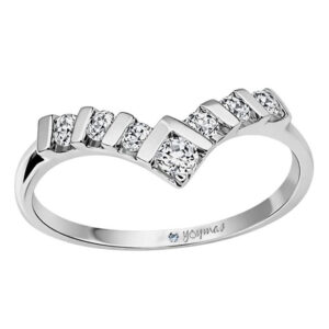 Argolla matrimonial en forma de "V" con circonias  plata