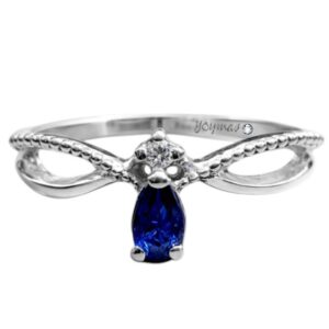 Anillo casual con circonia en forma de gota y circonia con laterales encontrados plata