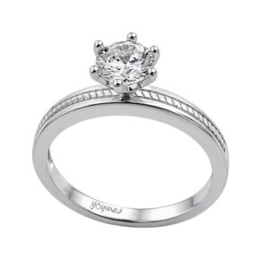 Anillo con circonia y detalles de lazo en el cuerpo plata