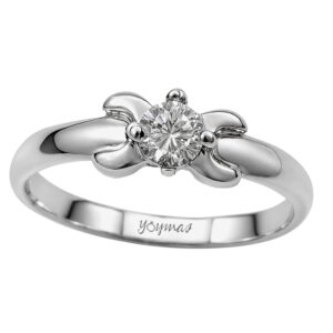 Anillo con circonia y con motivo a los lados de la montura plata