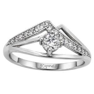 Anillo casual diseño "V" traslapada con circonias plata