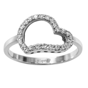Anillo en forma de corazón con circonias plata