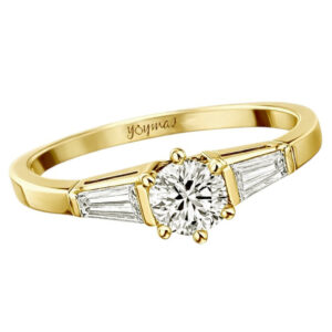 Anillo con circonia y baguete ahusada oro 10K