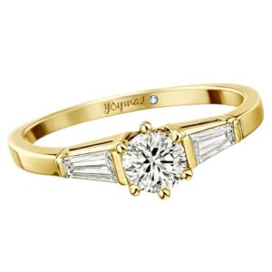 Anillo con circonia y baguete ahusada oro 10K