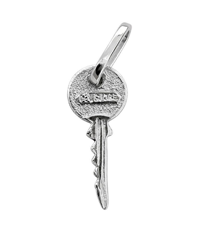 Dije en forma de llave plata