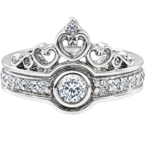 Anillo de corona con corazones calados con circonias plata