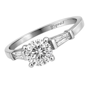 Anillo con circonia y baguette ahusada al lado plata