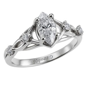 Anillo con circonia marquesa y circonias a los lados plata