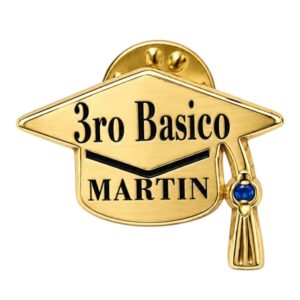 Pin de birrete Graduación Tercero Básico con nombre oro 10K