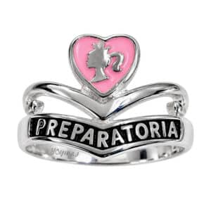 Anillo graduación V calado de corazón con una barbie al centro plata