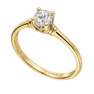 Anillo de compromiso Moissanita central  y listones pegados a la montura oro 10K